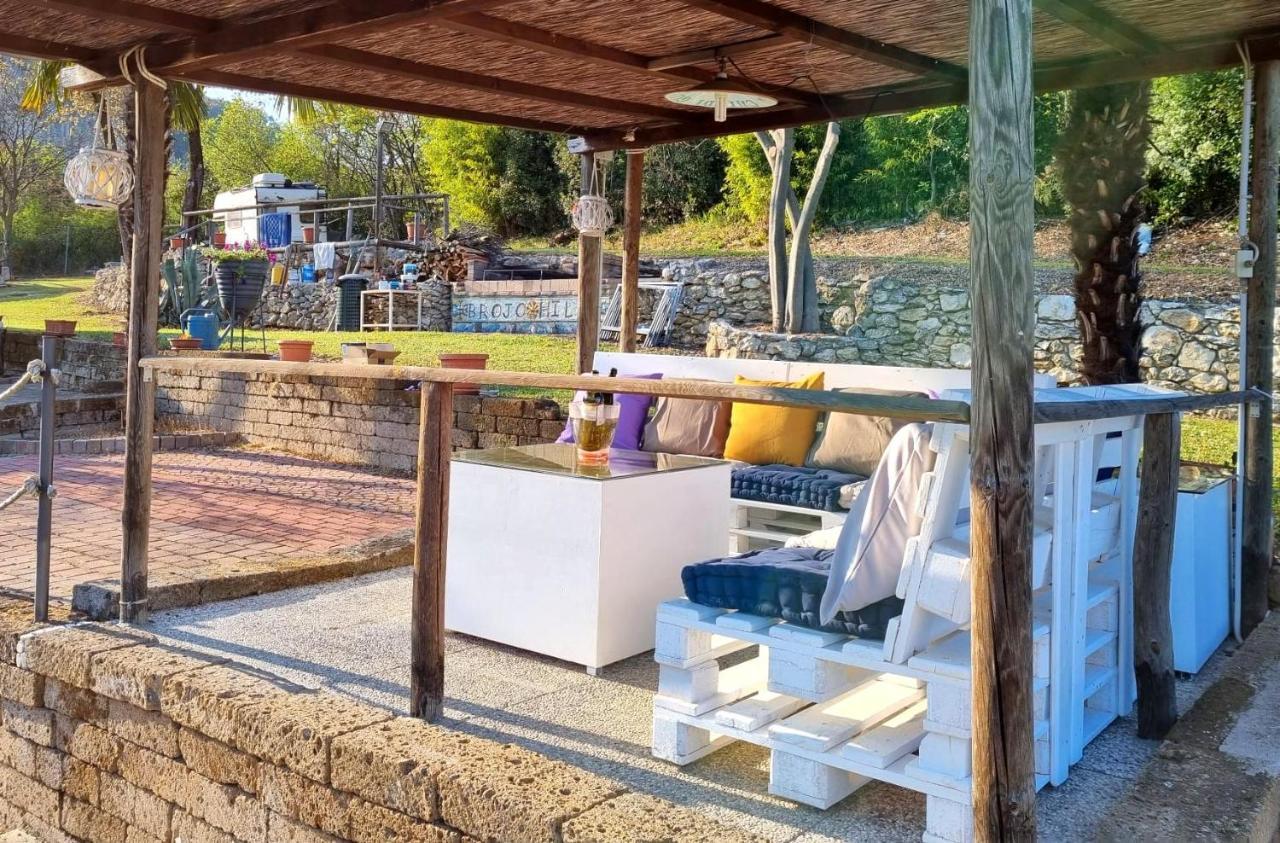 Brojo Hill Bed & Breakfast Longare Bagian luar foto