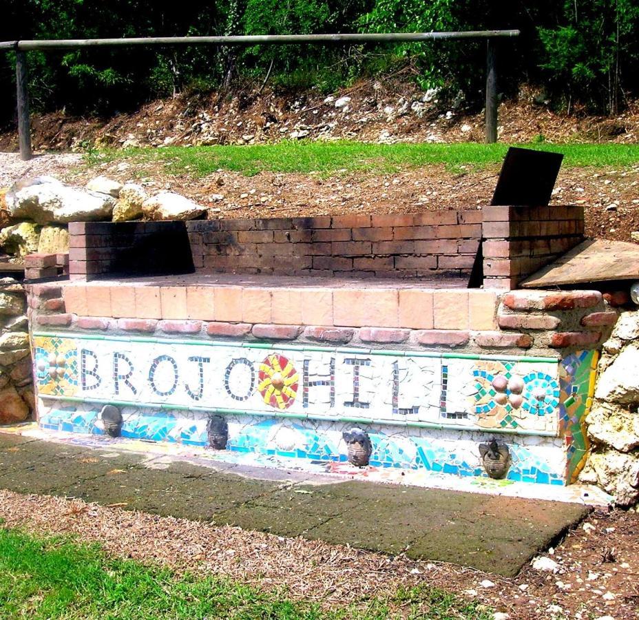 Brojo Hill Bed & Breakfast Longare Bagian luar foto