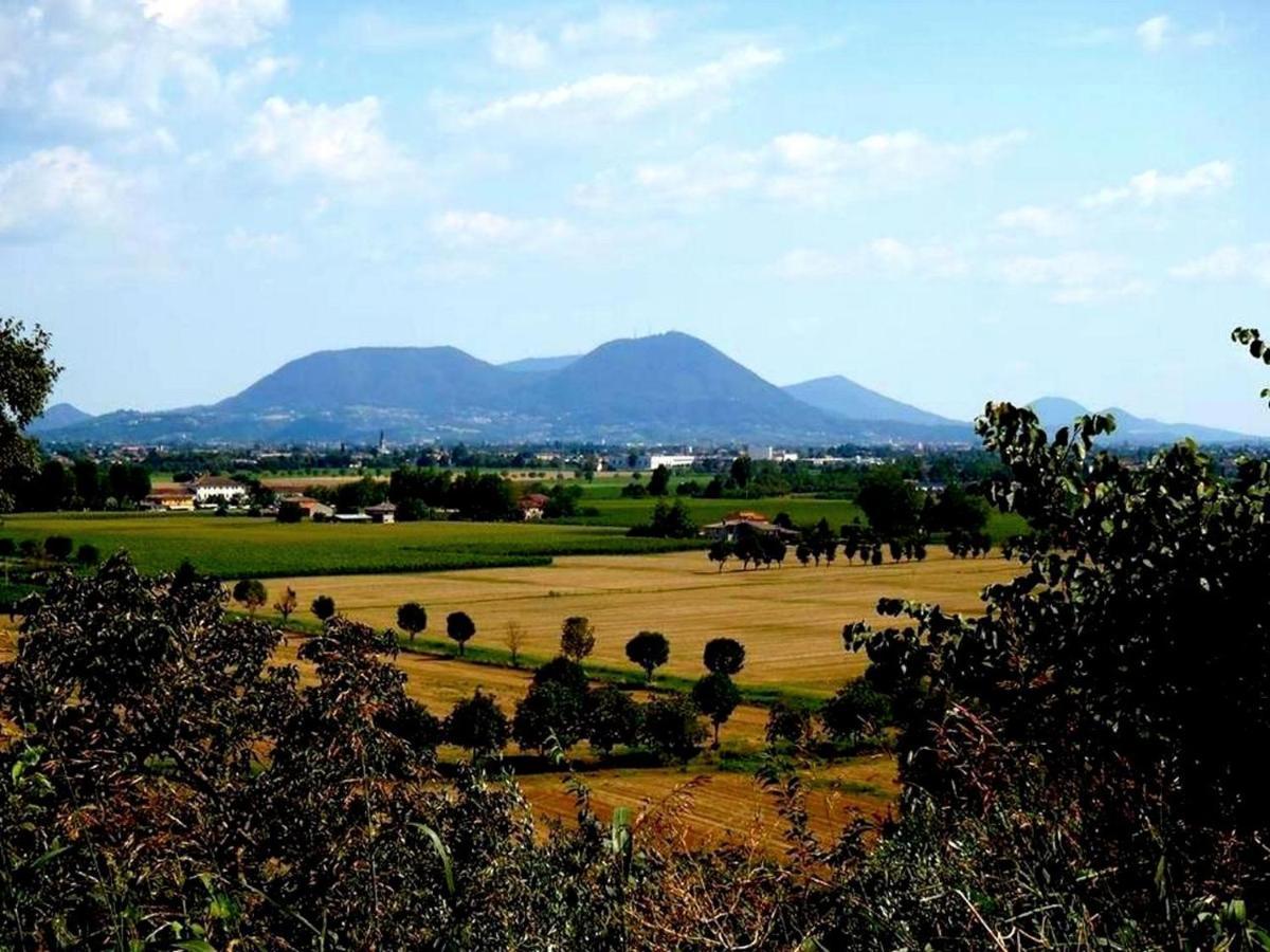 Brojo Hill Bed & Breakfast Longare Bagian luar foto