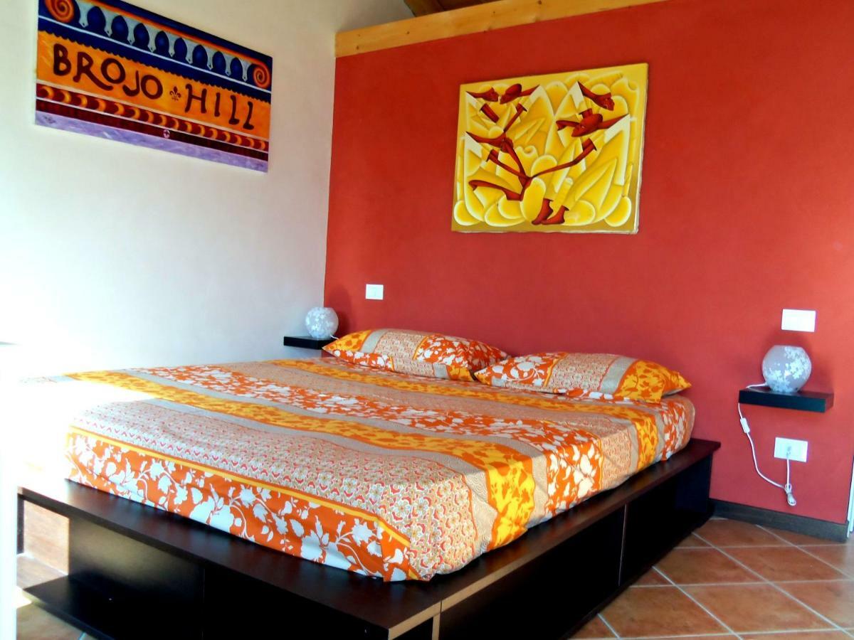 Brojo Hill Bed & Breakfast Longare Bagian luar foto