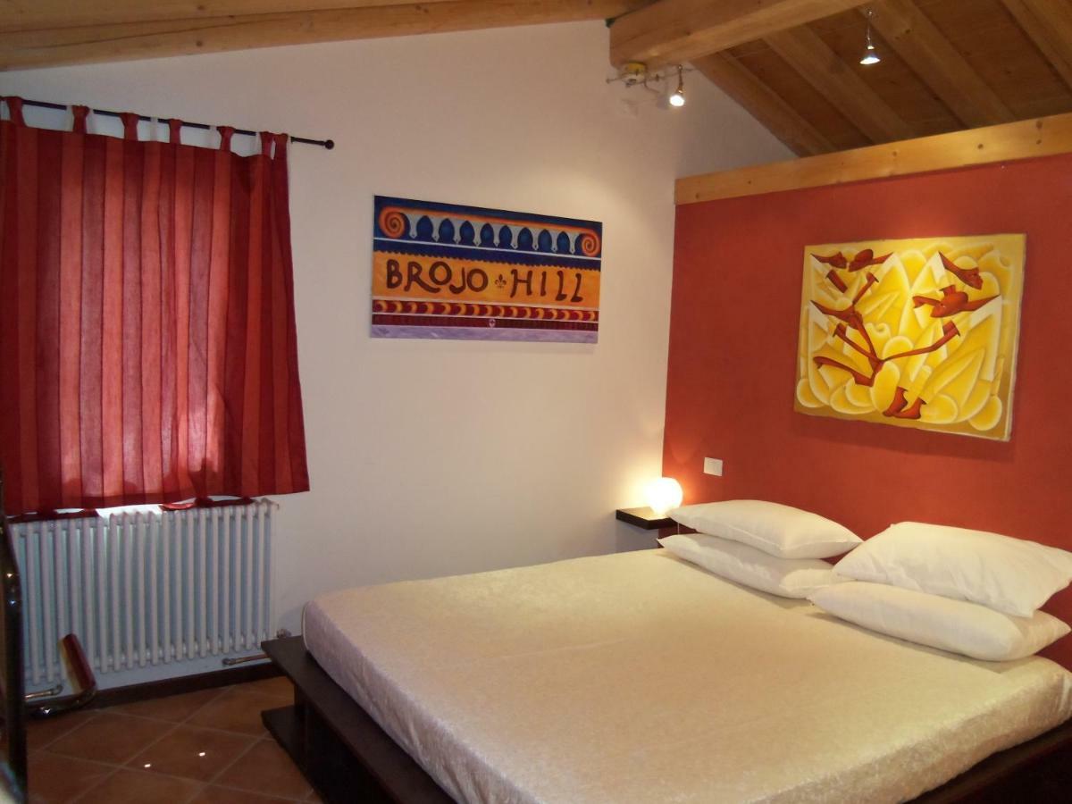 Brojo Hill Bed & Breakfast Longare Bagian luar foto