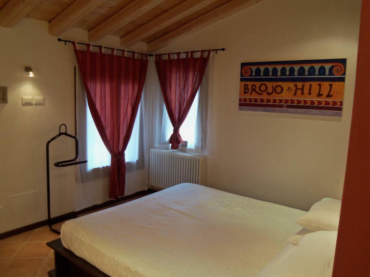Brojo Hill Bed & Breakfast Longare Bagian luar foto