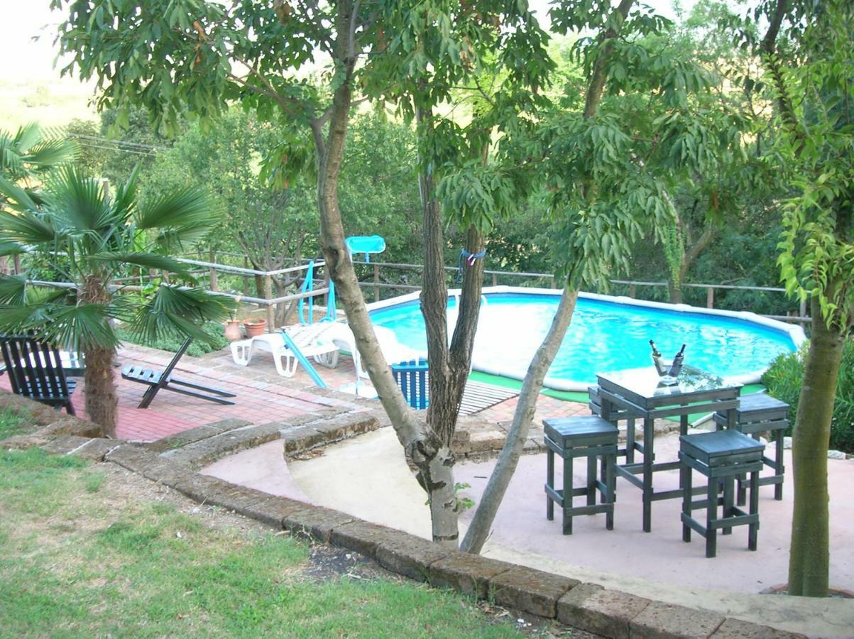 Brojo Hill Bed & Breakfast Longare Bagian luar foto