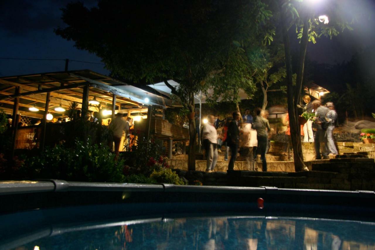 Brojo Hill Bed & Breakfast Longare Bagian luar foto